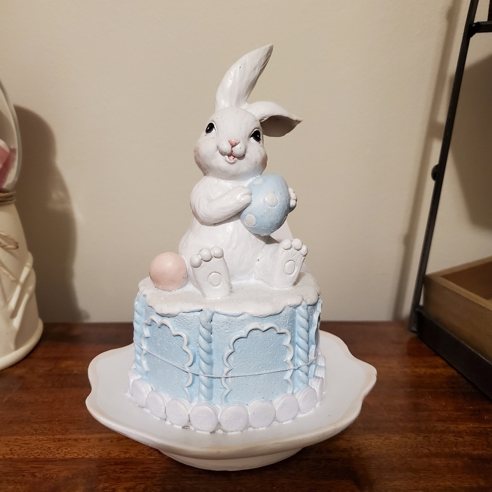 Cupcakes and cashmere Easter bunny with  eggs